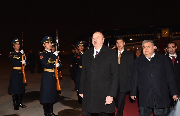 Президент Азербайджана прибыл в Пекин – ФОТО